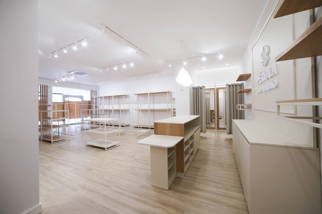 12 Loja na cidade templária | Hauss - Interior Design e Contract